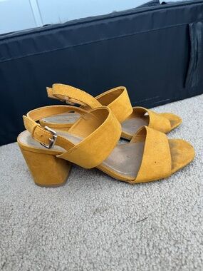 Old Navy US 8 Yellow Suede Block Heel Sandals with Ankle Buckle